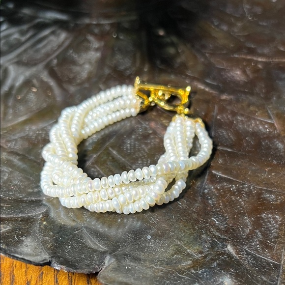 Elegant Pearl Bracelet with Gold Accents.WA465 - Picture 2 of 4
